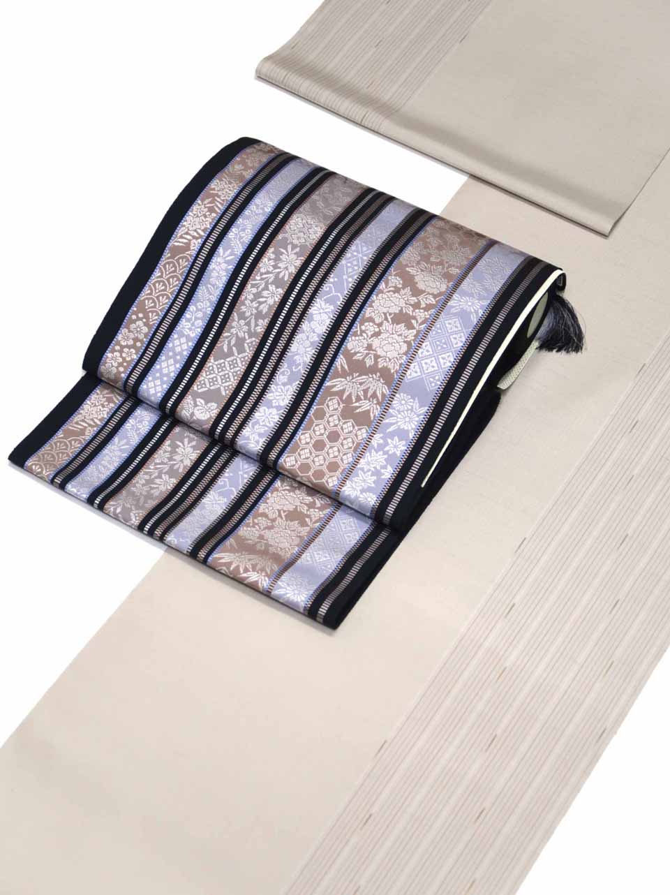 紬（十日町紬：蕎麦切色：大名縞）