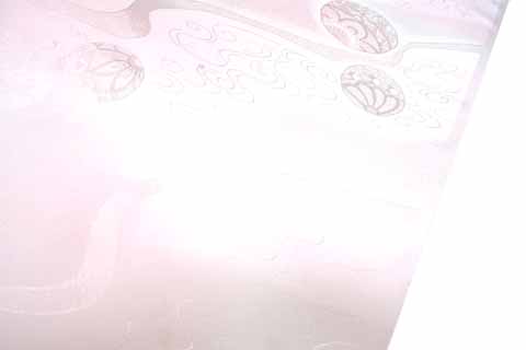 振袖用長襦袢の文様（流水蹴鞠暈し）