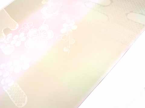 振袖用長襦袢の文様（桜雲靄暈し）