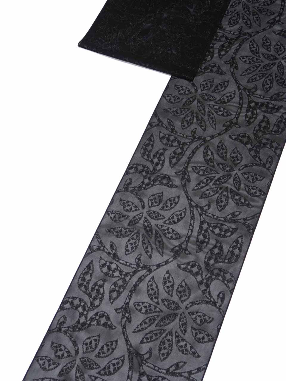 夏御召（西陣織マジョリカお召し：漆黒銀糸：大唐草）