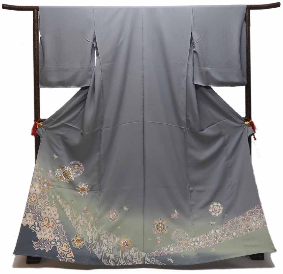 色留袖（京友禅：濃淡銀鼠：唐草有職花丸文）