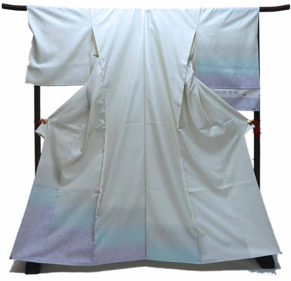 訪問着（西陣御召（皇室献上寿光織）：淡黄緑鼠暈：波斯更紗角通し文）