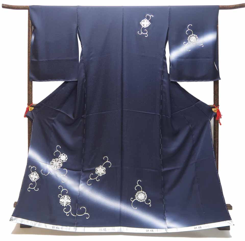 訪問着（銀糸刺繍：黒藍：花唐草文）