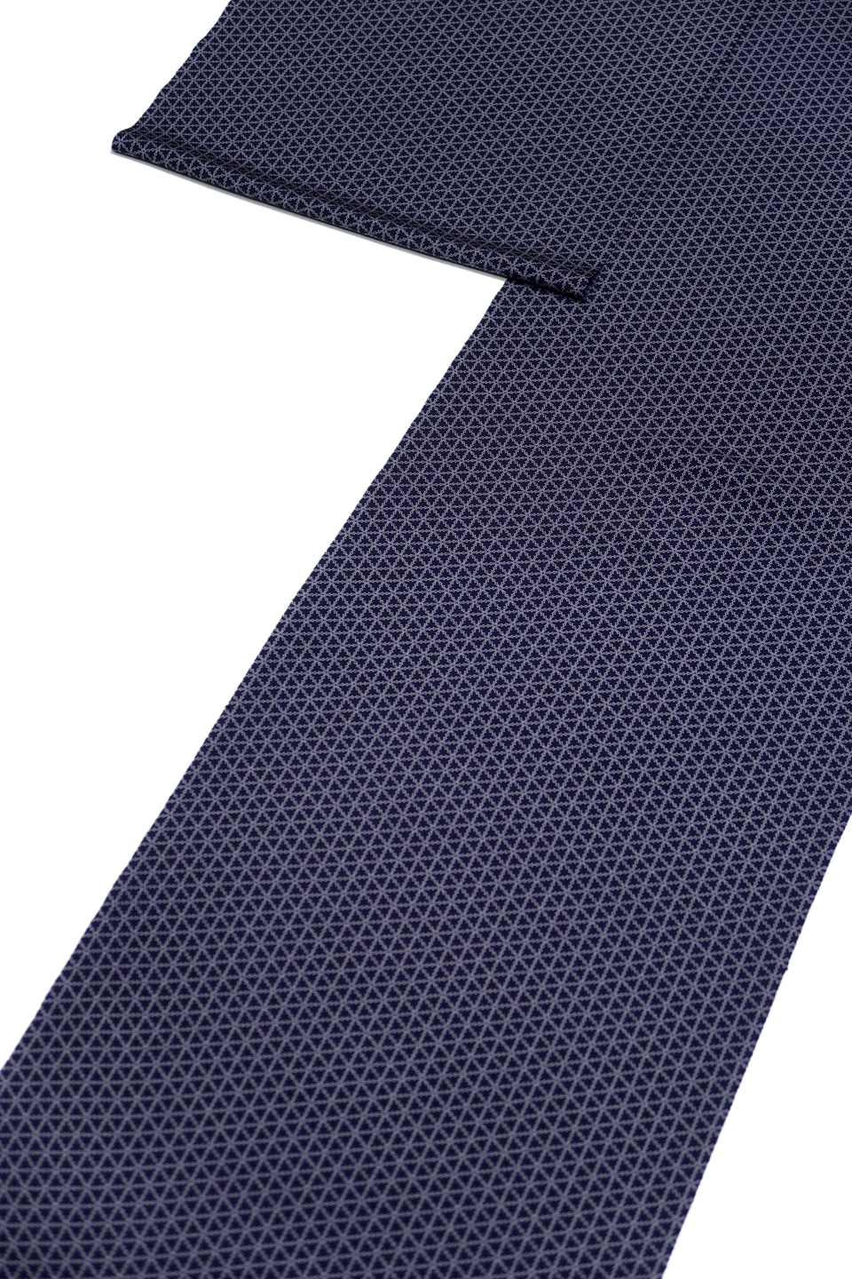 雪華小紋（京友禅：<ruby>留紺<rp>(</rp><rt>とまりこん</rt><rp>)</rp></ruby>：<ruby>六花<rp>(</rp><rt>りっか</rt><rp>)</rp></ruby>）