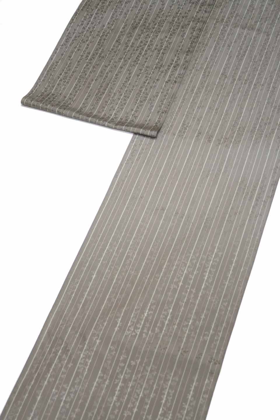 米沢織（もじり織り：柳鼠：大小縞／透かし織り）