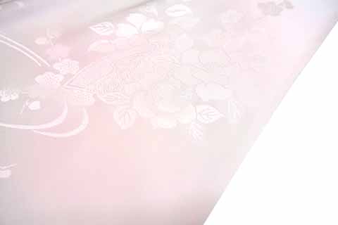 振袖用長襦袢の文様（流水桜椿暈し）