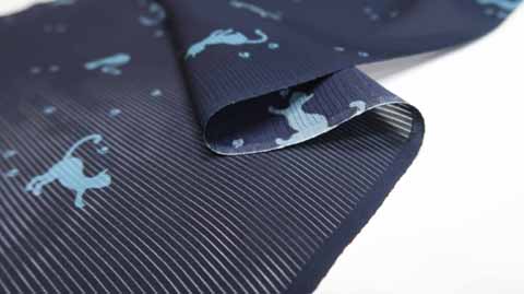 絽小紋の生地の拡大図